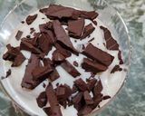 Foto del passaggio 10 della ricetta Crema diplomatica al limone con sfoglia e cioccolato