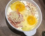 Une image de l'étape 2 de Œufs cocotte avec des mouillettes de gruyère panés.