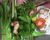 รูปขั้นตอนการทำที่ 1 ของ ต้มยำไก่ใส่เห็ดนางฟ้า น้ำใส