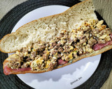 Foto del paso 5 de la receta: Bocadillo de revuelto de hamburguesa con bacon y queso azul