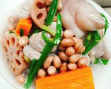 Hình bước làm 1 của món Giò heo hầm củ sen đậu phộng