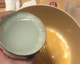Gambar langkah 7 resipi Puding Caramel dalam bekas plastic.