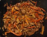 Foto del paso 5 de la receta: Wok de vegetales con carne y arroz integral 🍚