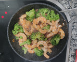 Foto del paso 4 de la receta: Langostinos con brócoli y taquitos de jamón