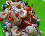 Foto langkah ke 4 dari resep Udang asin tumis bawang.