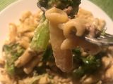 Pasta with white sauceمعكرونة بالصلصة البيضاء