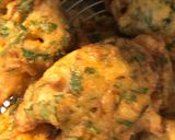 A picture of step 3 of Piyaaz or Palak k pakoray.