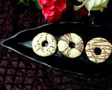 A picture of step 5 of White chocolate donuts.