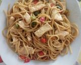 Foto del paso 6 de la receta Tallarines fritos con pimientos y pollo