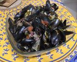 Une image de l'étape 13 de Moules à l'oignon rouge tomates coriandre et crème.
