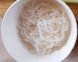 Foto del passaggio 3 della ricetta Spaghetti di konjac con verza e spezie