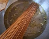 Foto del paso 4 de la receta: Espagueti con acelgas y nuez en una olla