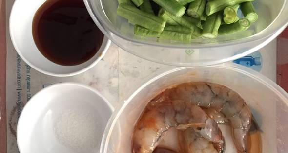 1 ถั่วฝักยาวผัดกุ้ง