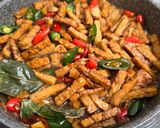 Foto langkah ke 6 dari resep Oseng Tempe Manis Pedas.