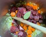 Foto del paso 1 de la receta: Carne estofada en olla exprés