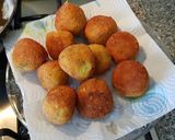 Foto del passaggio 4 della ricetta Polpette di pane raffermo e formaggi vari