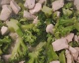 Une image de l'étape 5 de ℝ𝕚𝕤𝕠𝕥𝕥𝕠 𝕔𝕣é𝕞𝕖𝕦𝕩 𝕡𝕒𝕣𝕞𝕖𝕤𝕒𝕟, poulet brocolis.