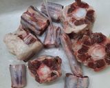 Foto del paso 1 de la receta: Rabo guisado en olla al vino blanco