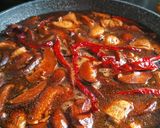 Gambar langkah 6 resipi Sizzling Yee Mee.