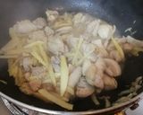 รูปขั้นตอนการทำที่ 3 ของ ข้าวต้มไก่ใส่ขิง