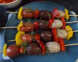 Foto del paso 2 de la receta: Brochetas de morcillas, chorizos rojos y butifarras mini, al orégano