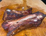 Foto del passaggio 4 della ricetta Costine di maiale con pancetta al BBQ