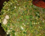 A picture of step 1 of Nopales con huevo (cactus and scrambled eggs).