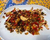 Une image de l'étape 18 de Émincé de poulet mariné au chutney, oignon et poivrons bicolores.