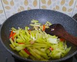 Foto langkah ke 3 dari resep Tumis Labu Siam Telur.