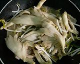 Foto langkah ke 2 dari resep Tumis Jamur Toge.