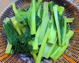 Hình bước làm 2 của món Bún trộn ức gà eat clean