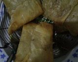 Foto langkah ke 3 dari resep Martabak mie praktis.