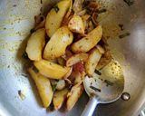 A picture of step 4 of Schezwan potato.