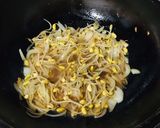 Foto langkah ke 5 dari resep Sapi Kecambah Lada Hitam.