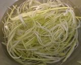 Une image de l'étape 3 de Spaghettis de Poireaux, Crème de Camembert, Émietté de Pancetta.