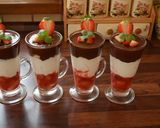 Csokoládés🍫 - túrós - szamócás🍓 pohár 🍧 recept fázis 8 fotója
