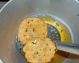 A picture of step 3 of Chilli Cheese Puri.