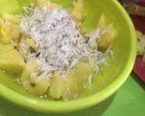 A picture of step 1 of Pineapple and coconut juice.