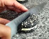 Foto del paso 4 de la receta: Alfajor oreo con sésamo relleno de limón