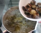 蛤蠣酸菜湯(簡單料理)的食譜步驟2照片