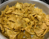 Foto del paso 2 de la receta: Chilaquiles con salsa roja