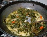 Foto langkah ke 5 dari resep 106)sayur daun singkong teri kuah santan.