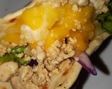 Foto langkah ke 6 dari resep Taco Tahu dengan Salsa Mangga dan Salad.