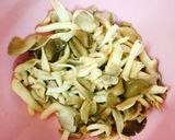 Hình bước làm 1 của món Nấm bào ngư xào sả ớt
