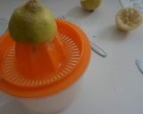 Foto del paso 14 de la receta: Merluza al limón al horno con salsa de verduras, cítricos y nata