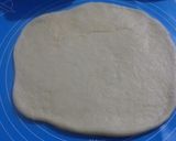 Foto langkah ke 3 dari resep Pizza Roll.