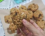 Foto langkah ke 6 dari resep Cookies sehat oat gandum, kismis, almond slice skitar 140 kalori.