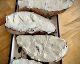 Foto del paso 4 de la receta: Crostini de cerezas con queso