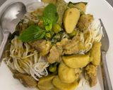 รูปขั้นตอนการทำที่ 4 ของ แกงเขียวหวานสันคอหมูลูกชิ้นปลา
