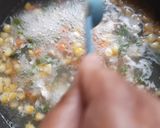 চিলি গার্লিক চিকেন স্যুইটকর্ণ স্যুপ(chilli garlic chicken sweetcorn soup recipe in Bengali) রেসিপির ধাপ 5 ছবি